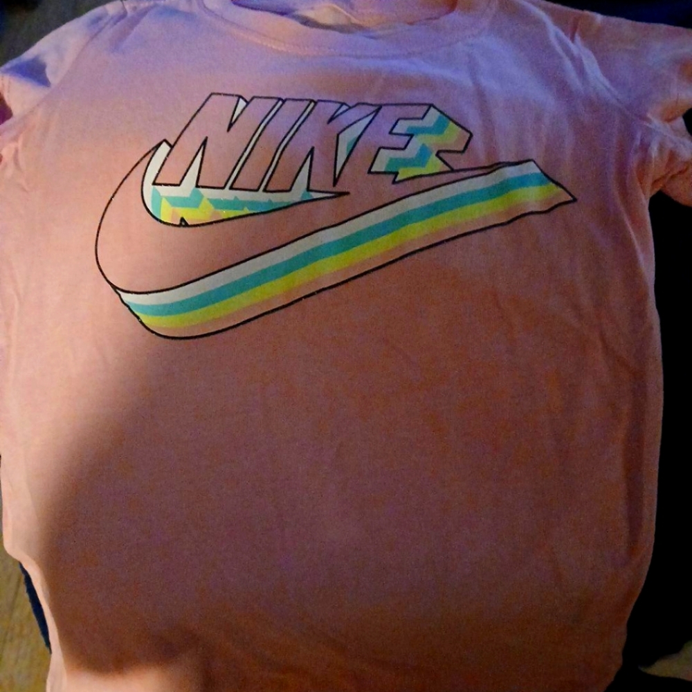 Nike  t -shirt little girls size 6